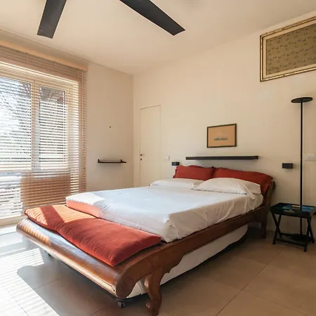 Spacious And Bright In The Center Appartamento