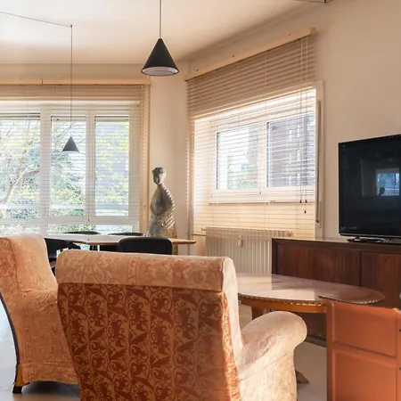 Spacious And Bright In The Center アパート *